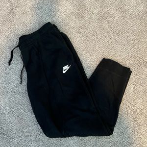 Nike Women’s Sportswear Essential Fleece Joggers